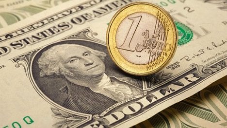 Náhledový obrázek - Euro se vůči dolaru vyšplhalo nejvýše od srpna 2015