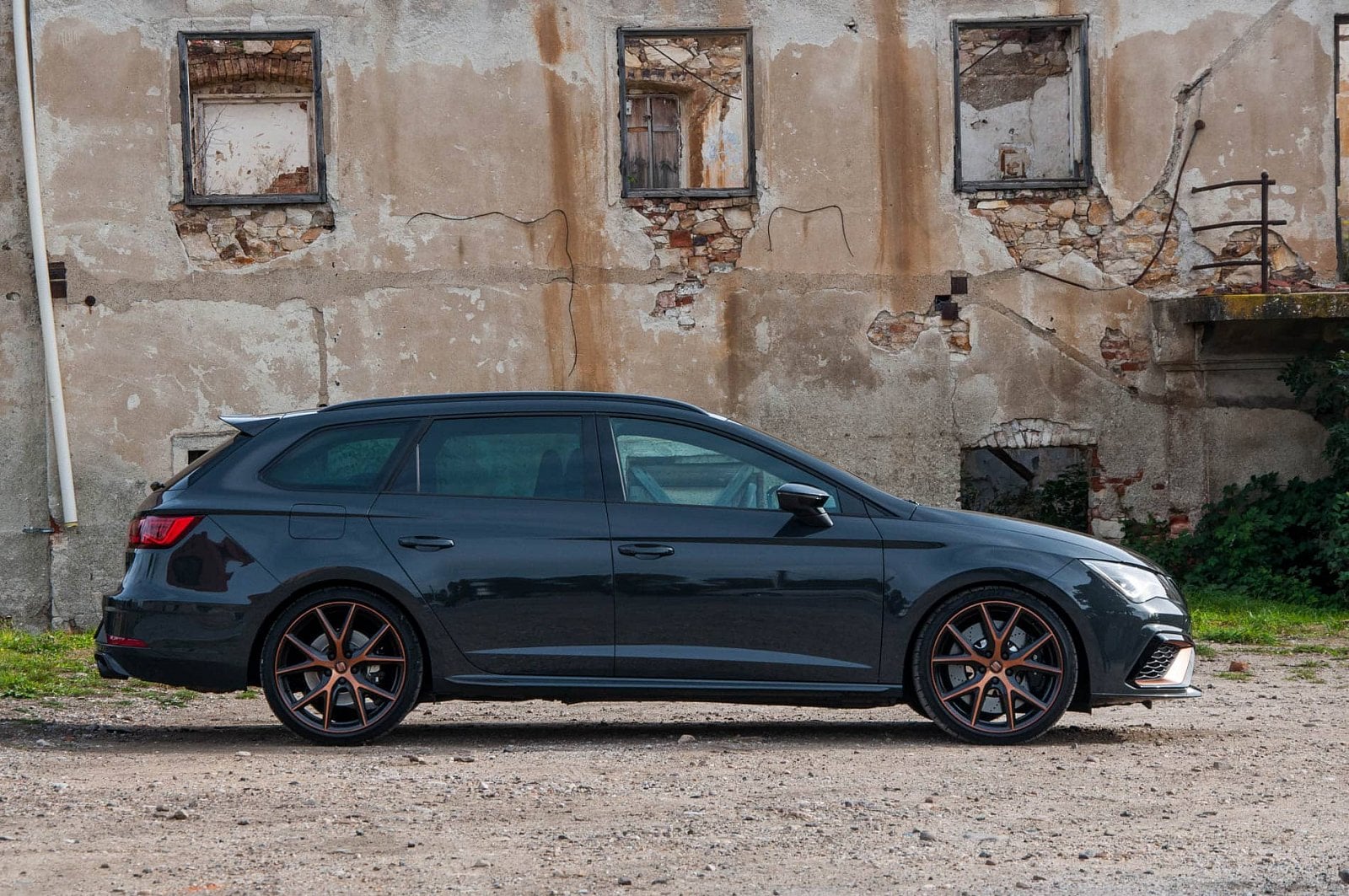 2019-11-seat-leon-cupra-r-st-5-of-39.jpg