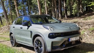 Náhledový obrázek - Test: Lynk & Co 01 More je švédskou Čínou. Nabízí luxusní výbavu, hromadu výkonu i pár negativ