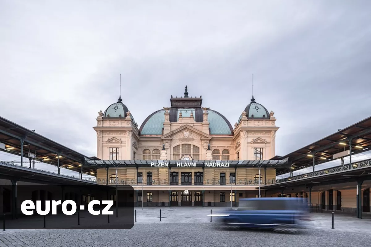 Rekonstrukce plzeňského nádraží je u konce. Architekti z ateliéru A8000 ho propojili s městem a vrátili život do výpravní budovy