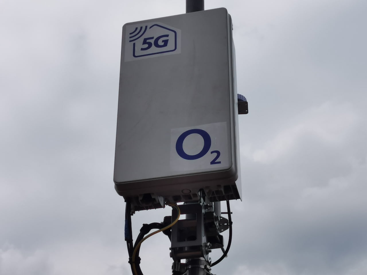 5G vysílač O2 (3,7 GHz) na Náměstí Míru v Praze