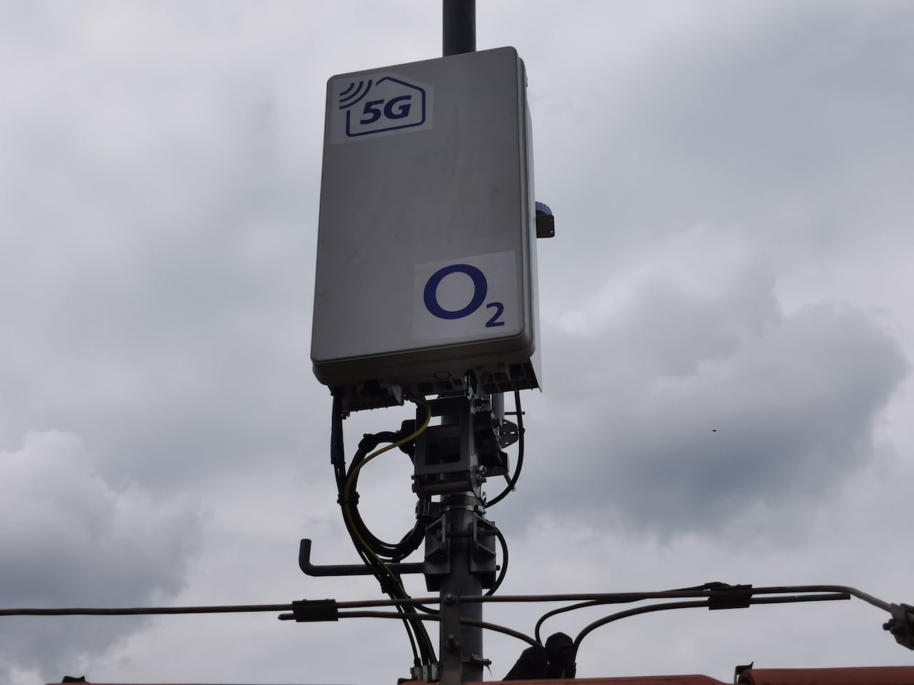 5G vysílač O2 (3,7 GHz) na Náměstí Míru v Praze