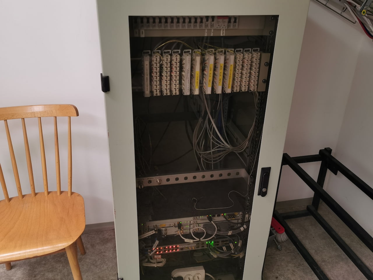 5G vysílač O2 (3,7 GHz) na Náměstí Míru v Praze