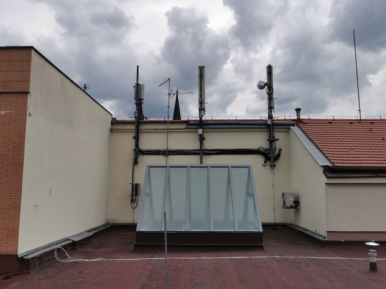 5G vysílač O2 (3,7 GHz) na Náměstí Míru v Praze