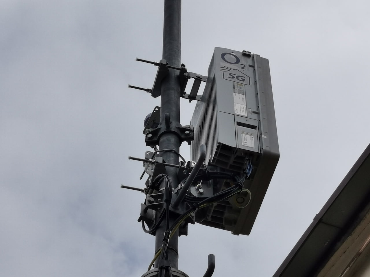 5G vysílač O2 (3,7 GHz) na Náměstí Míru v Praze