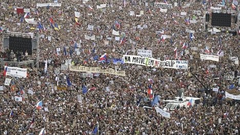 Náhledový obrázek - Největší demonstrace od roku 1989. Na Letné protestovalo čtvrt milionu lidí