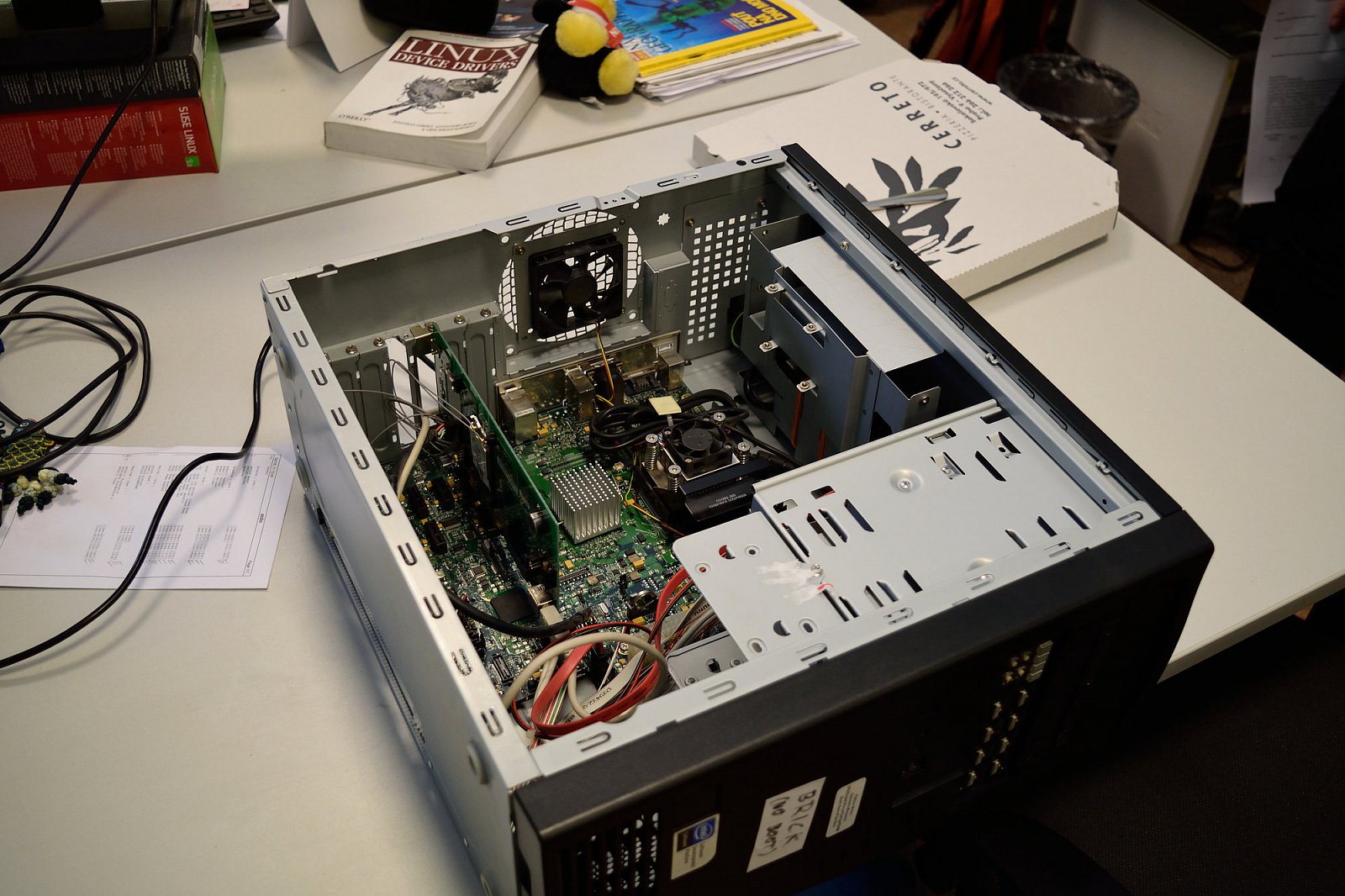 Další rozbitý počítač, dají se tu najít i nějaké funkční?