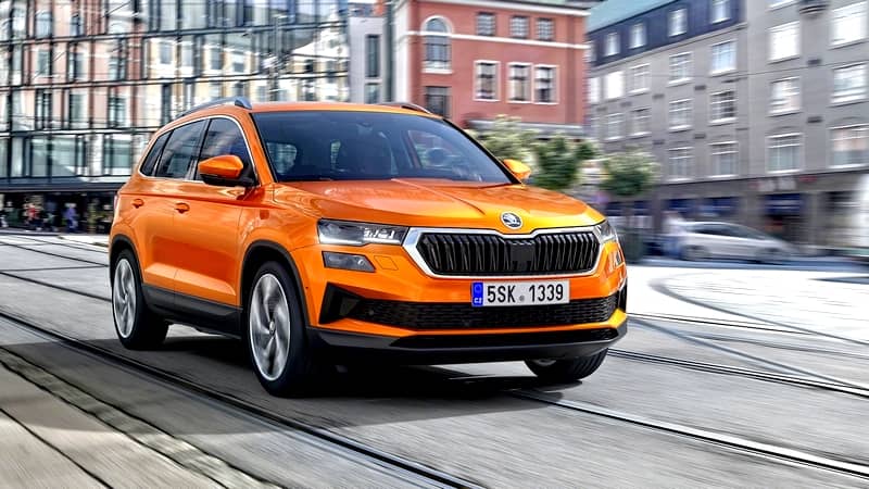 Škoda Karoq dostala v rámci faceliftu novou tvář a lepší aerodynamiku, ale přišla o nejsilnější diesel a verzi Scout