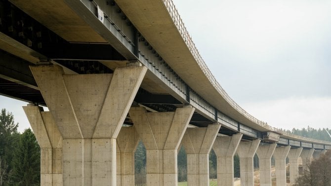 Ministerstvo slibuje, že jihočeská dálnice D3 by měla být hotová příští rok. Nenechte se zmást, na celou D3 si ještě hodně dlouho počkáme