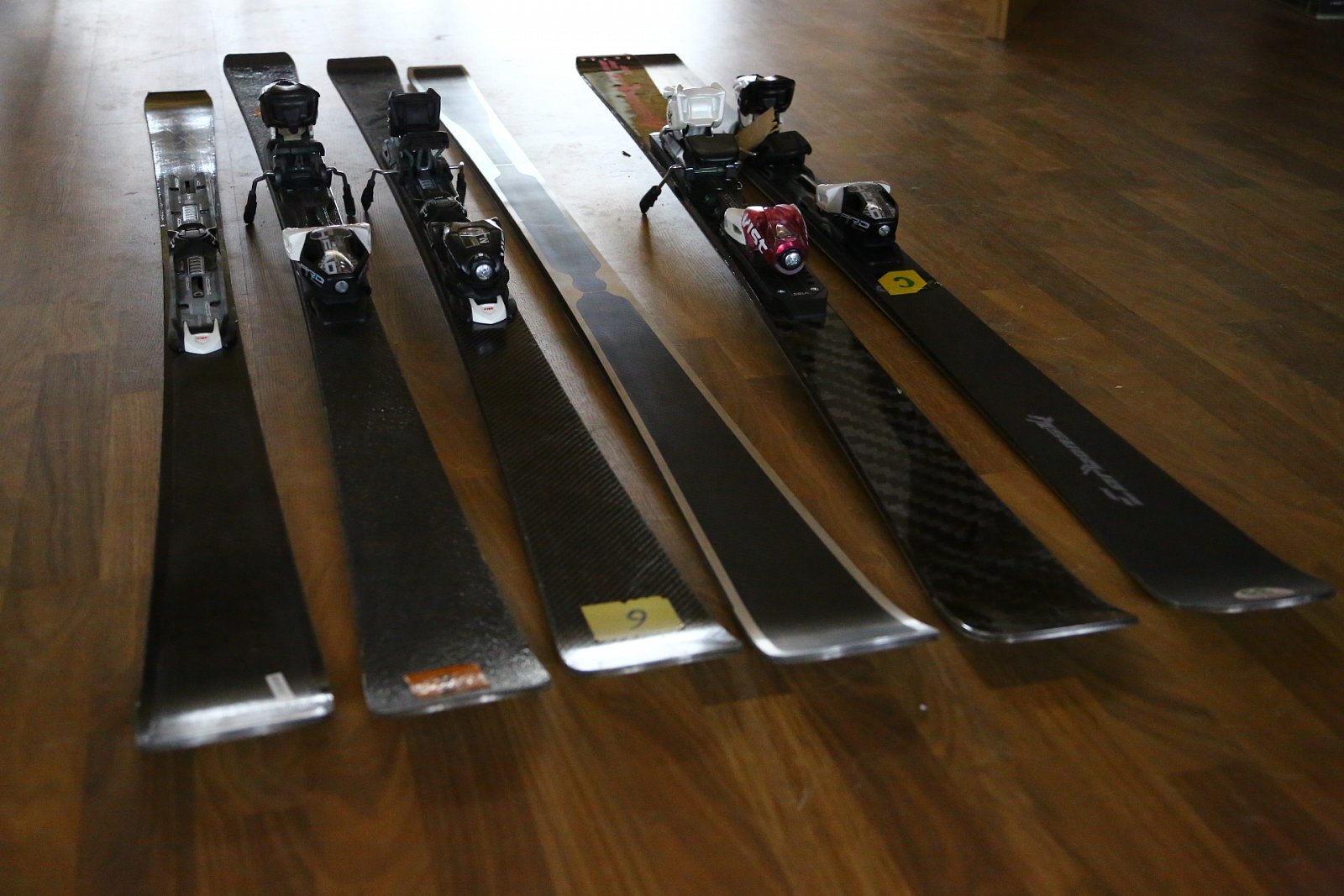 Výroba lyží není jednoduchá, svou roli hraje každý centimetr.