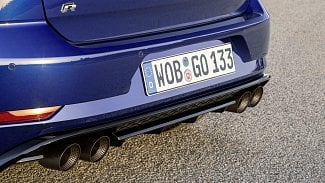 Náhledový obrázek - Volkswagen Golf R může mít titanový výfuk Akrapovič a lepší brzdy