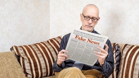 Náhledový obrázek - Exploze fake news pomohla tradičním médiím. Důvěra v novináře výrazně vzrostla