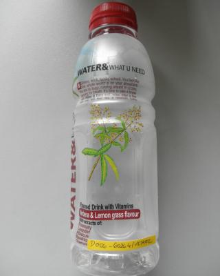 WATER&EASY nápoj s příchutí obohacený o vitamíny a rost. výtažky. Kategorie: Falšované potraviny. Nevyhovující parametr: vitamin C (jako kys. askorbová), vitamin B6. Obsah vitamínu C a vitamínu B6 byl pod mezí stanovitelnosti. Spotřebitel tak byl uváděn v omyl údaji na obale o obsahu těchto vitamínů. Země výroby: Německo. Místo kontroly: dm drogerie markt s.r.o., Hradec Králové