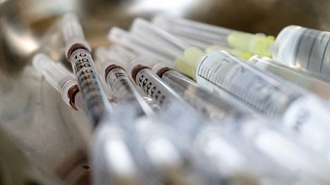 Náhledový obrázek - Do roku 2022 nemusí být dostatek vakcíny pro všechny, obává se Evropská komise