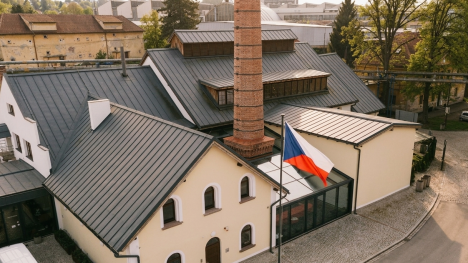 Náhledový obrázek - Z bývalé sklářské huti v Sázavě se stává živé kulturní a společenské místo. Začátkem června zde otevře Bistro František