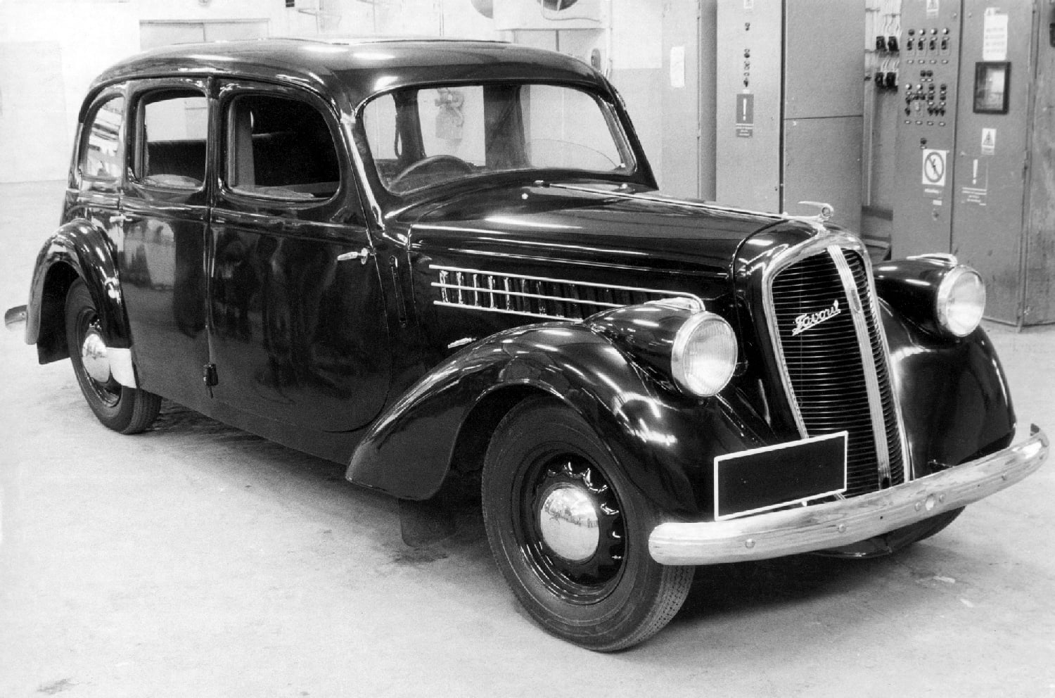 První provedení Favoritu 2000 OHV přineslo jemný tvarový facelift, na němž upoutá maska chladiče podle soudobé značkové unifikace a částečně zapuštěné světlomety