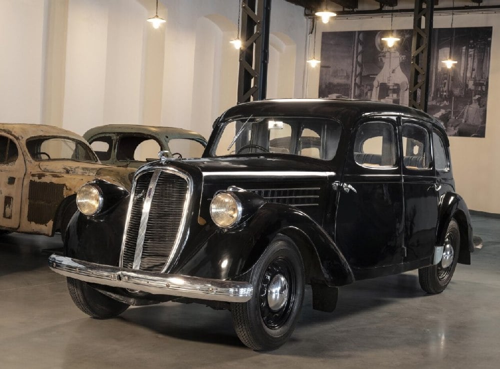 Škoda Favorit z expozice mladoboleslavského muzea. Doporučujeme ponechat vůz v tomto stavu, další „restaurování“ by přineslo jen odklon od dobové podoby