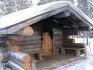 Finská sauna se před několika sty lety od dnešní sauny lišila. Byla to tzv. kouřová sauna (savusauna). Jejím hlavním znakem je, že je uvnitř celá černá od sazí, protože při jejím vyhřívaní se kouř valí z kamen do místnosti. Jakmile je velká zásoba kamenů v kamnech zahřátá, přestane se topit, sauna se umyje od sazí a může se začít saunovat.