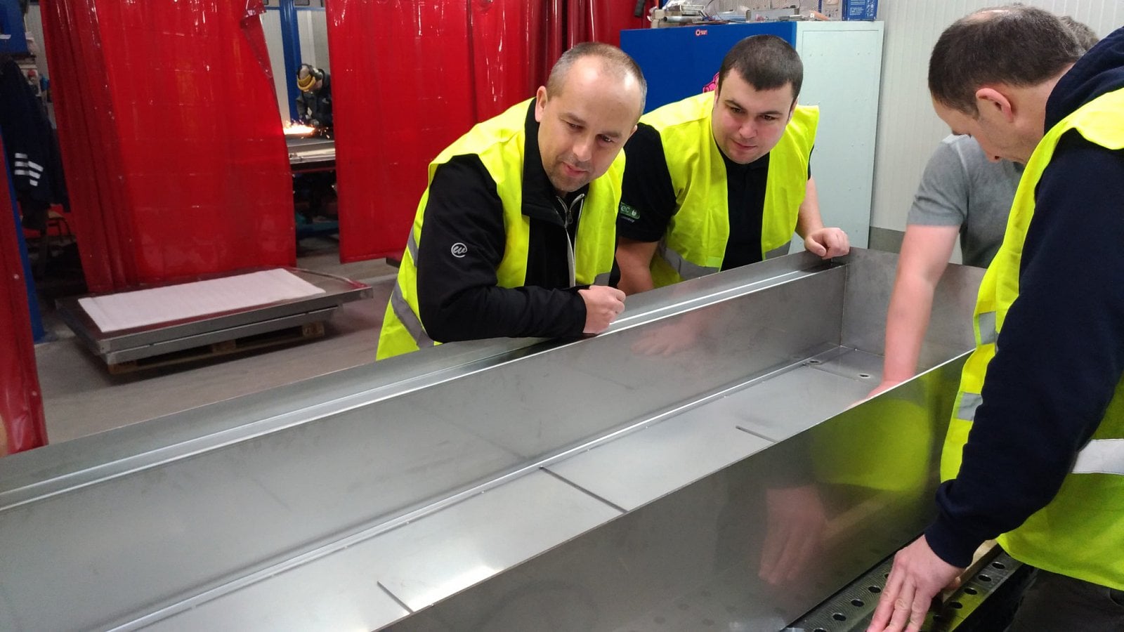 Vany musí být vyrobeny běžně používanou technologií. „Chtěli jsme lokálního výrobce, ne je dovážet ze zahraničí,“ říká Wedos.