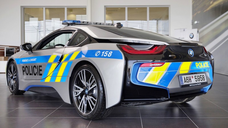 BMW i8 zůstává u policie i nadále. Nově už ale bude umět měřit rychlost