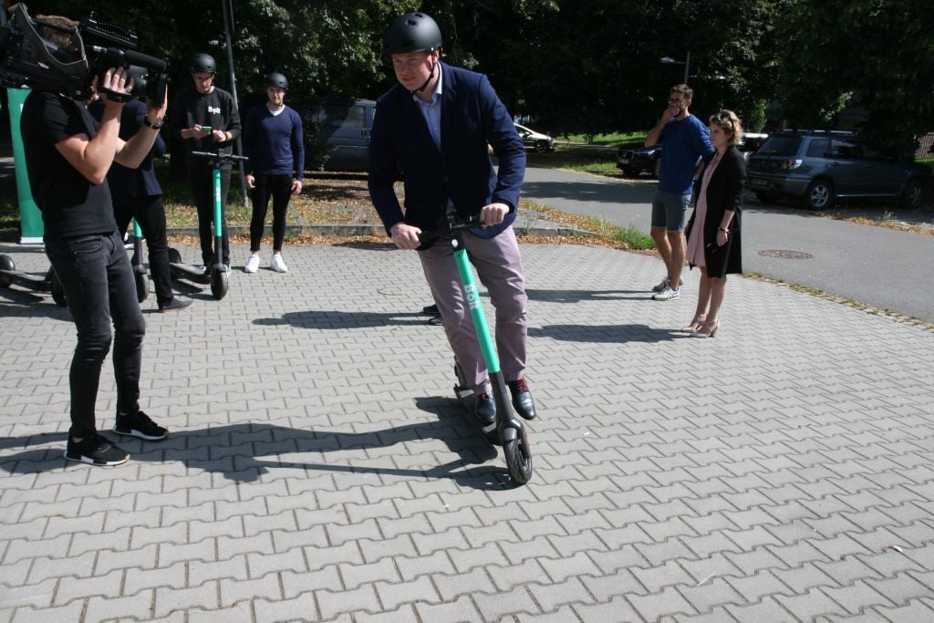 V aplikaci lze spustit začátečnický mód, který maximální rychlost jízdy omezí na 15 km/h.