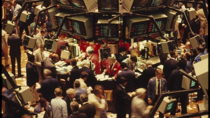 Technologické akcie letí vzhůru válkám a inflaci navzdory. Veteráni z Wall Street varují před opakováním „dot-com bubliny“ z roku 1999