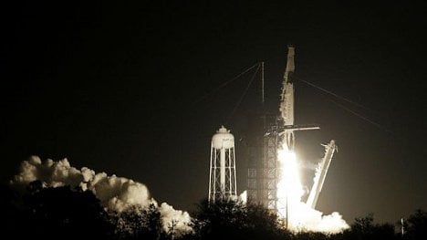 Náhledový obrázek - Velký skok pro Muska. Jeho SpaceX v květnu dopraví do vesmíru první astronauty, nejdřív je ale čeká karanténa