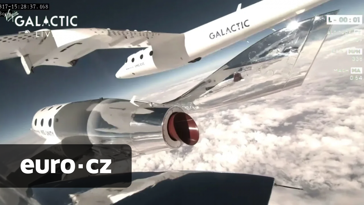 Pozdě, ale přece. Virgin Galactic svezl do vesmíru první platící zákazníky, italští vědci zkoumali specifika stavu beztíže