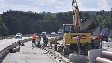 Náhledový obrázek - Kremlíkovi schází v rozpočtu miliardy na dopravní stavby, propouštění zaměstnanců mu nevadí