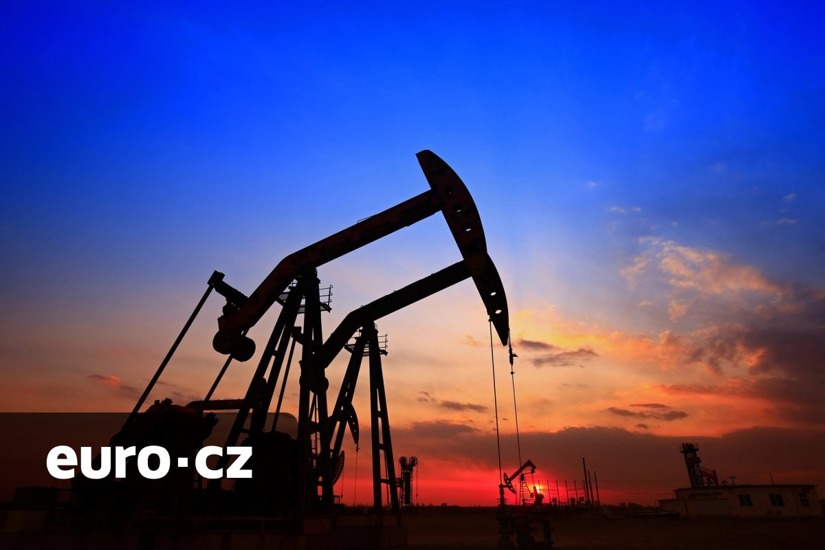 Ceny ropy mohou příští rok spadnout až o 40 procent. Záleží, zda OPEC skutečně zruší současná omezení těžby