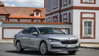 Náhledový obrázek - Test Škoda Superb 1.5 TSI m-HEV: Skvělé auto, ale chtějte ho s dieselem