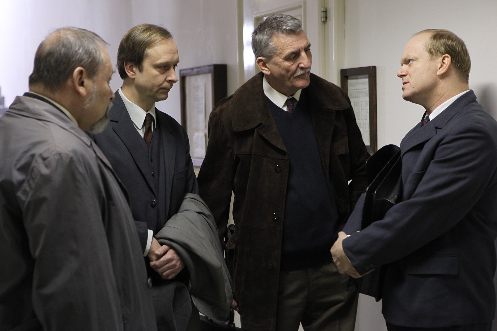 圖 燃燒的荊棘 Burning Bush (雷) HBO 捷克冷戰劇 2013