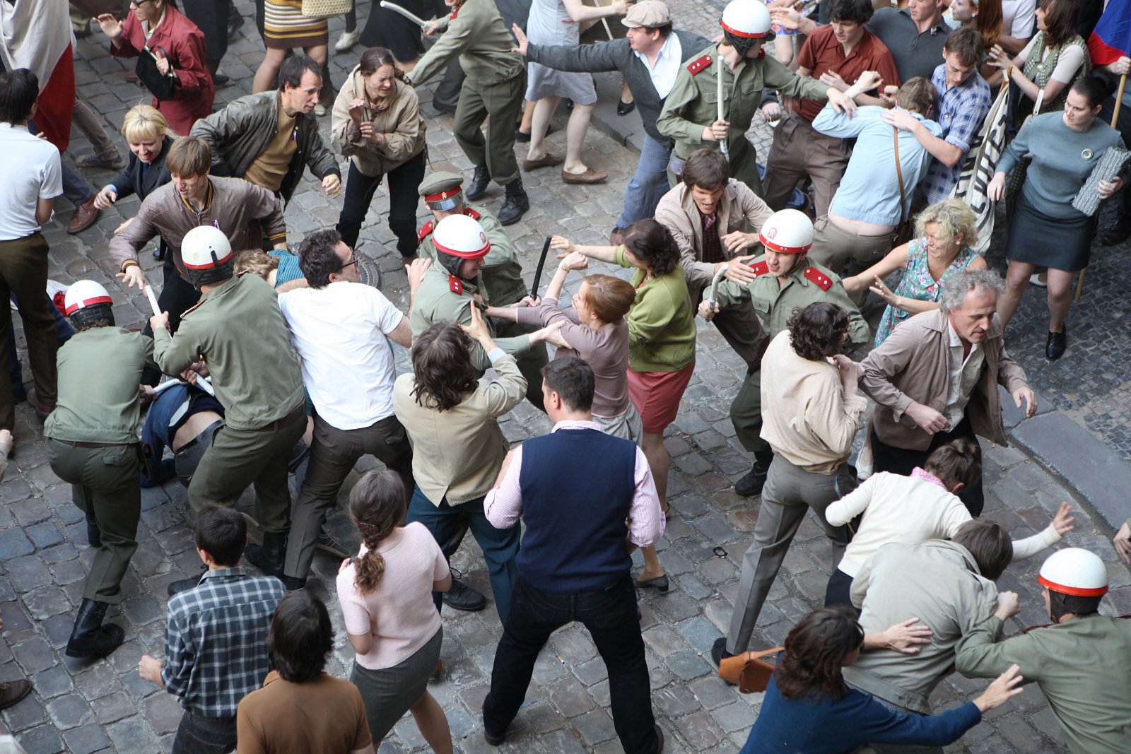 圖 燃燒的荊棘 Burning Bush (雷) HBO 捷克冷戰劇 2013