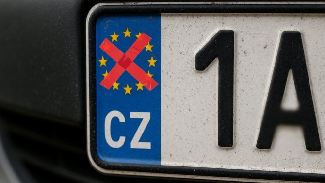 Registrační značka s přeškrtnutým EU znakem