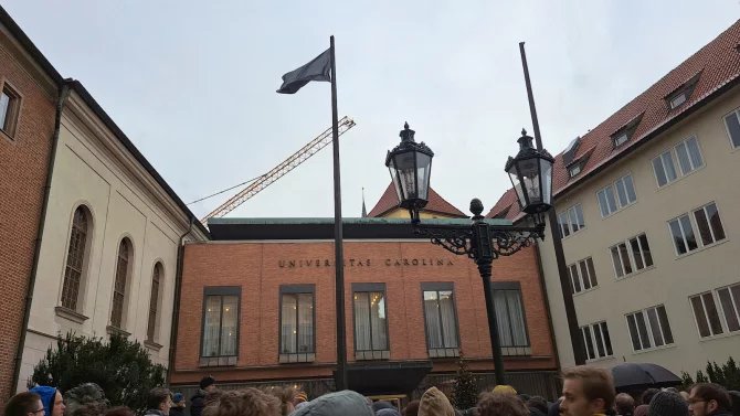 Studenti - univerzita - pieta - strelba