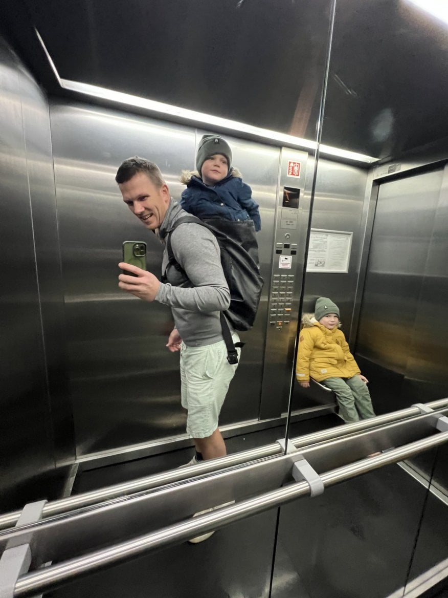 Patrik Byrouti z Tweenip s dětmi