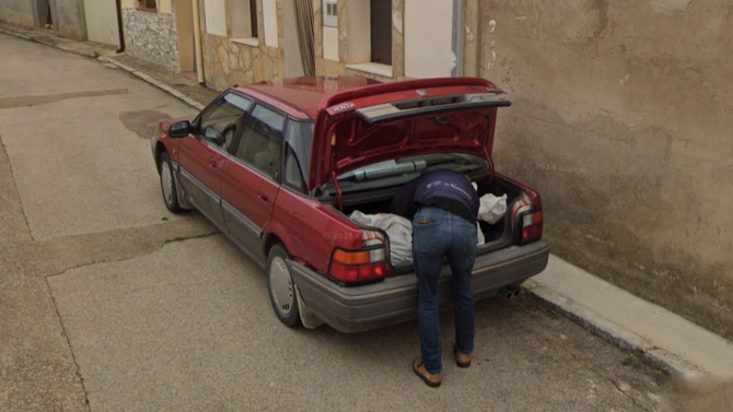 Nestrkejte mrtvolu do auta, když kolem jede snímkovací auto Googlu. Street View pomohl vyřešit vraždu