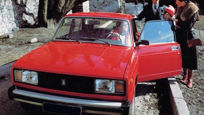 10 automobilů z Tuzexu: Ukážeme dvojí metr československého vnitřního obchodu