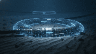 Fotorealistická vizualizace podmořského optického kabelu na dně oceánu s digitální vrstvou znázorňující monitorovací systémy a zvýšenou odolnost infrastruktury podle závěrů summitu v Portu.