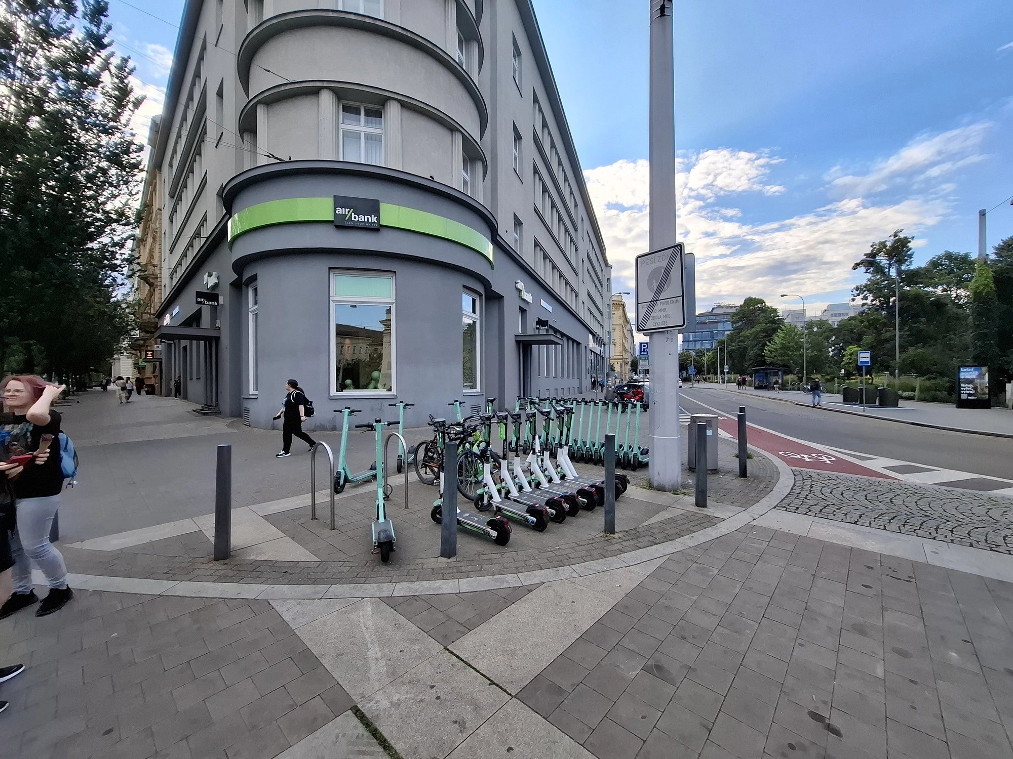 Ultraširokoúhlý 12Mpx fotoaparát