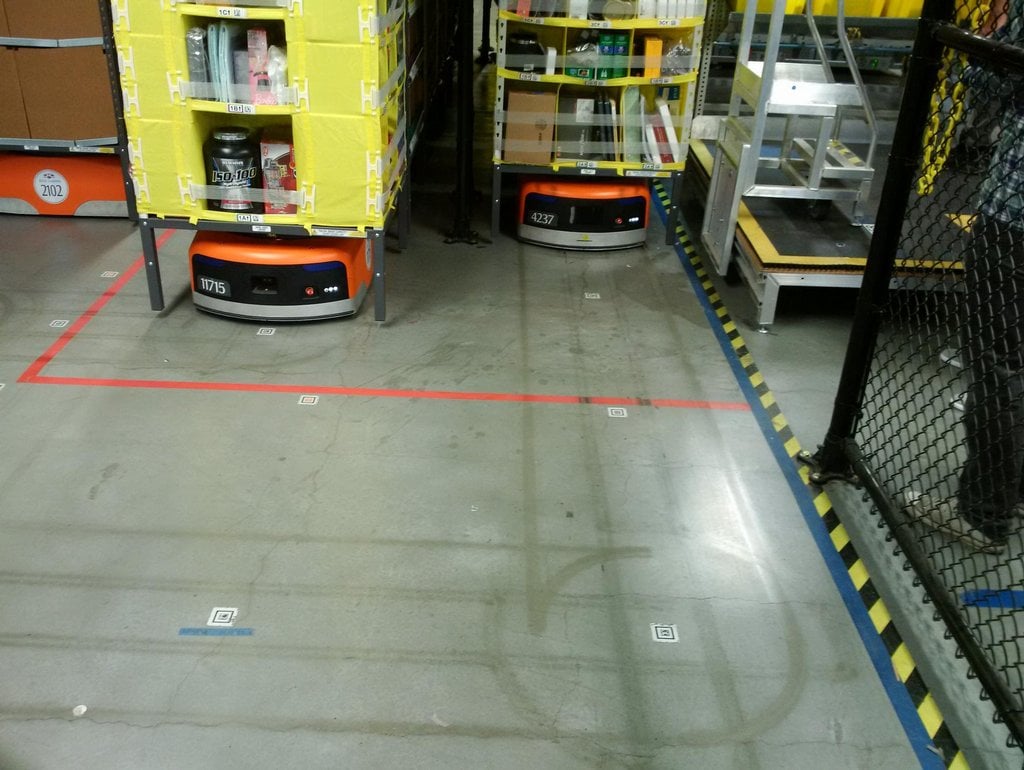 2012-02-robotickc3a9-centrum-amazonu-v-kalifornii-1.jpg