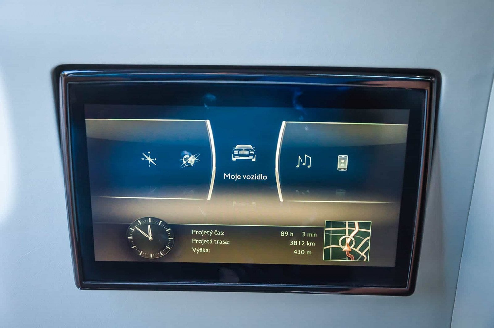 2019-09-Rolls-Royce-Phantom-dojmy-13-of-22.jpg
