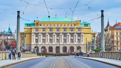 Náhledový obrázek - Češi vybrali na pozůstalé po čtvrteční střelbě již desítky milionů. Přispět může každý