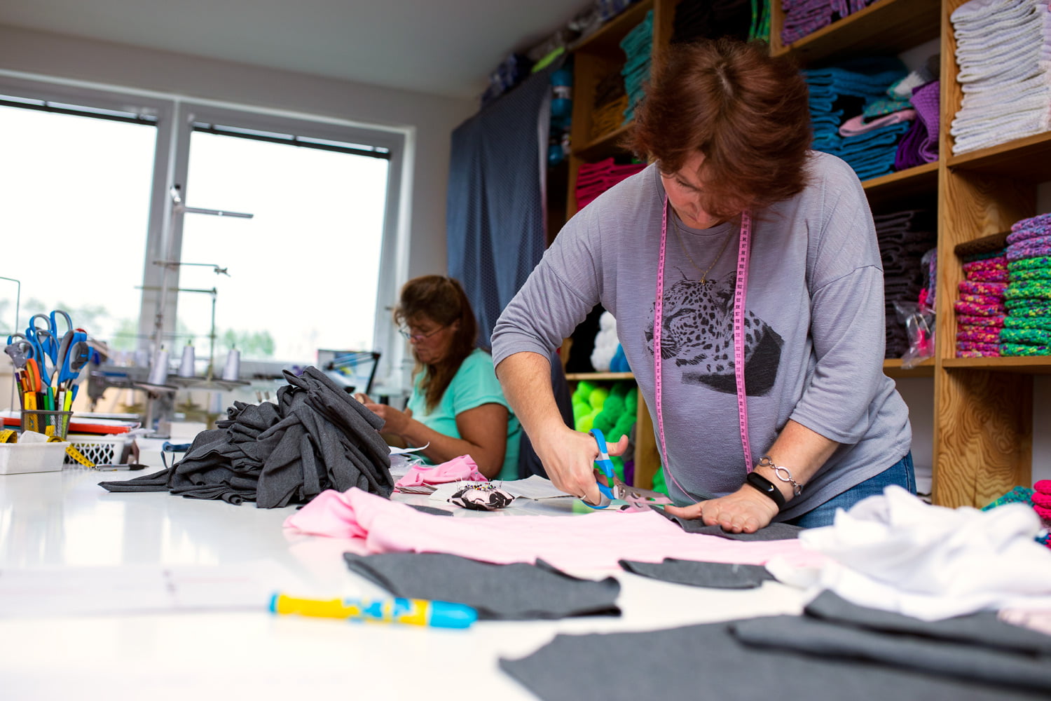 Prostory s dílnou, skladem a showroomem je hodně nakoply.