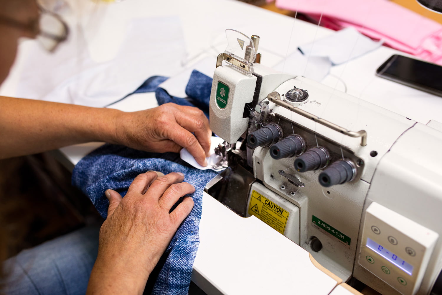 Práci zastanou zručné švadleny.