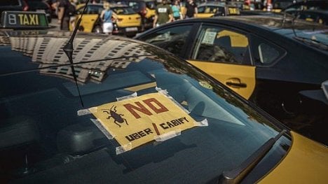 Náhledový obrázek - Protest proti Uberu. V Barceloně a Madridu stávkovaly tisíce taxikářů