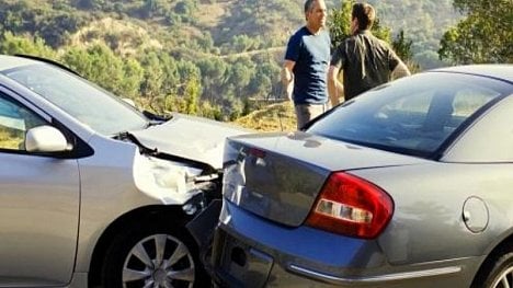 Náhledový obrázek - Správně postupovat při autonehodě dokáže necelá polovina motoristů