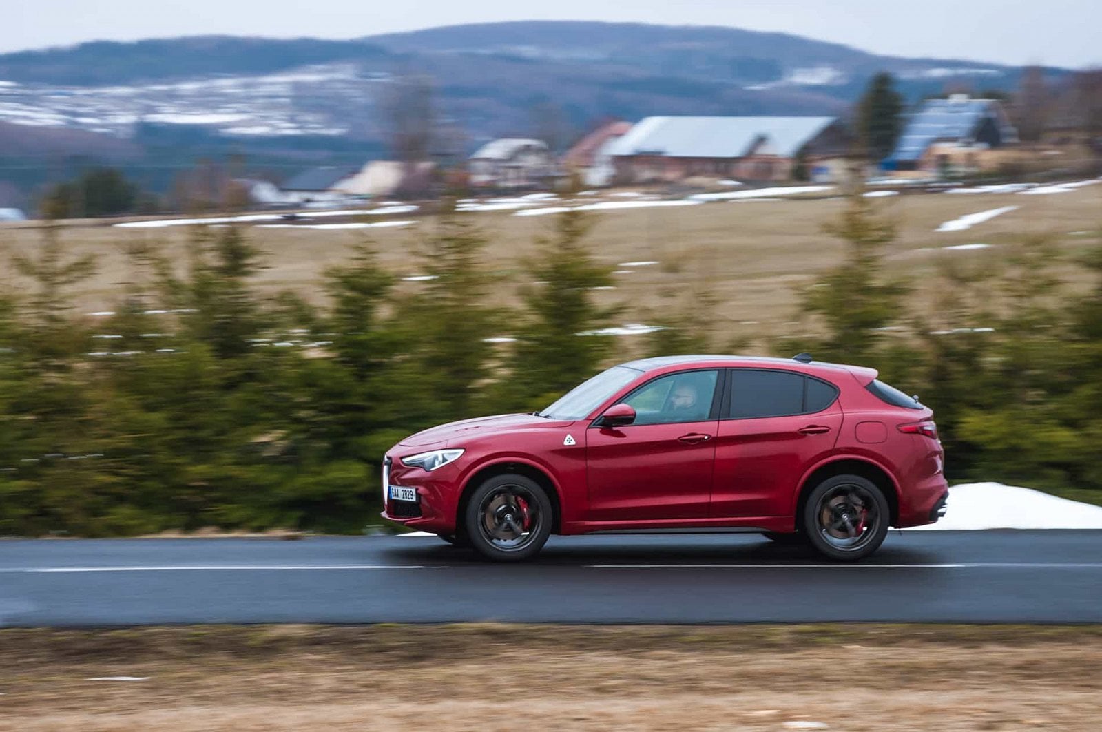 2019-03-giulia-qv-vs-stelvio-qv-54.jpg