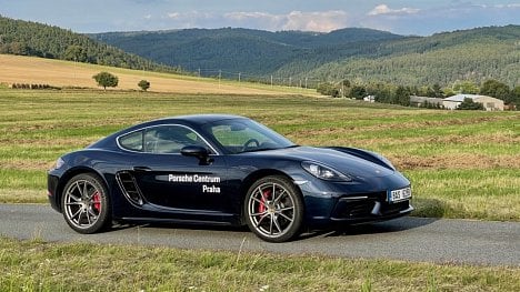 Náhledový obrázek - Porsche Cayman S je pořád skvělá volba pro všechny, které baví řídit