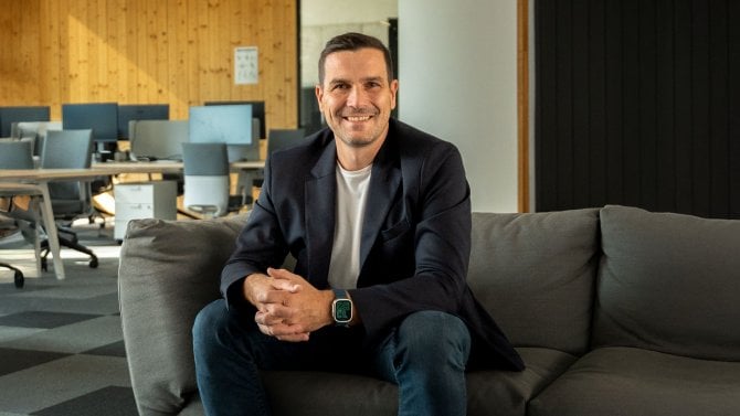 České FLO si osedlalo hbitého hřebce. Bude zajišťovat komunikaci automobilce Porsche hned v 28 zemích